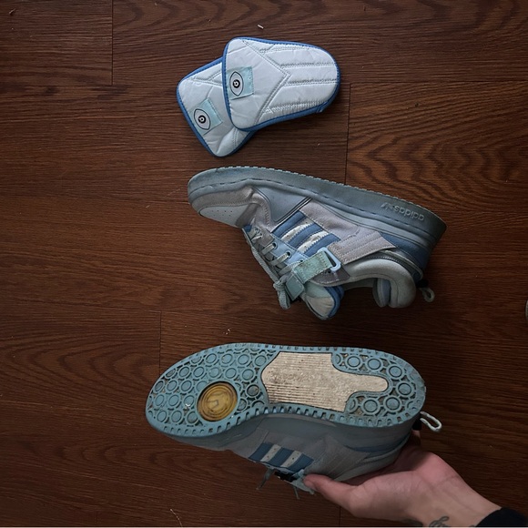 Adidas - Picture 3 of 4